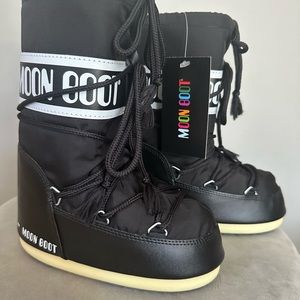 black moon boots for kids size 13,5-2,5